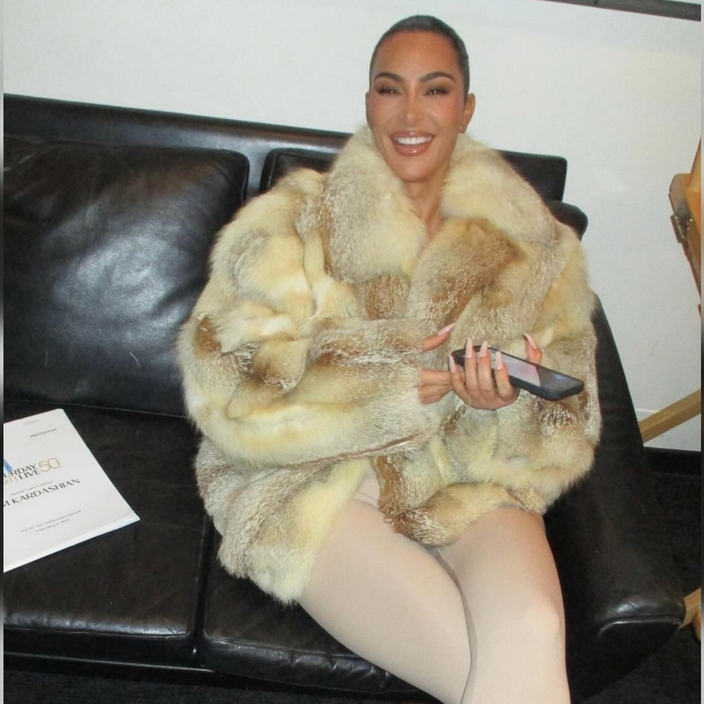 Kim Kardashian COYOTE FUR COAT - Picture 5 of 7